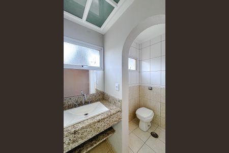 Casa à venda com 385m², 4 quartos e 4 vagasBanheiro da Suíte 4