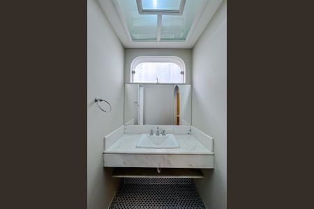 Casa à venda com 385m², 4 quartos e 4 vagasBanheiro da Suíte