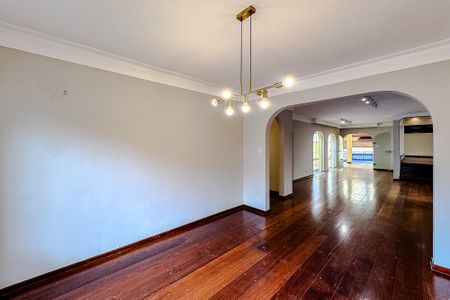 Casa à venda com 385m², 4 quartos e 4 vagasSala