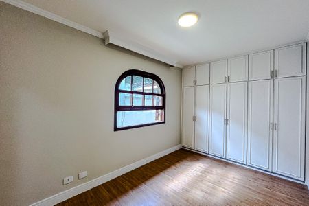 Casa à venda com 385m², 4 quartos e 4 vagasQuarto 2 - Suíte