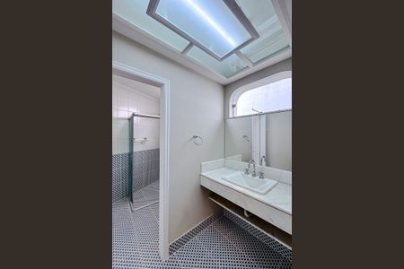 Casa à venda com 385m², 4 quartos e 4 vagasBanheiro da Suíte