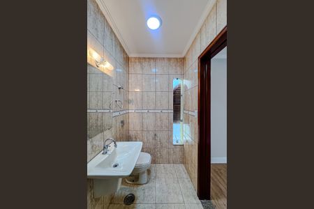 Casa à venda com 385m², 4 quartos e 4 vagasBanheiro da Suíte 2