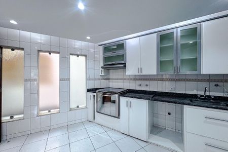 Casa à venda com 385m², 4 quartos e 4 vagasCozinha