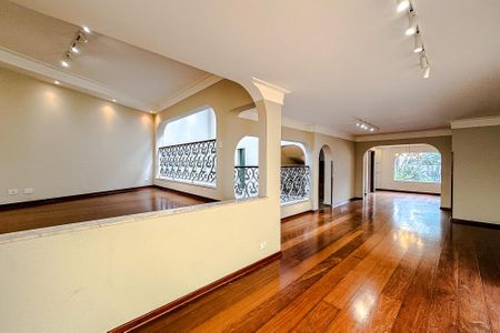 Casa à venda com 385m², 4 quartos e 4 vagasSala