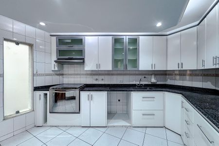 Casa à venda com 385m², 4 quartos e 4 vagasCozinha