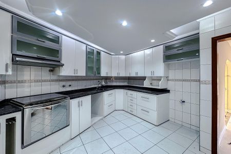 Casa à venda com 385m², 4 quartos e 4 vagasCozinha