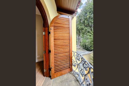 Casa à venda com 385m², 4 quartos e 4 vagasVaranda da Suíte 4