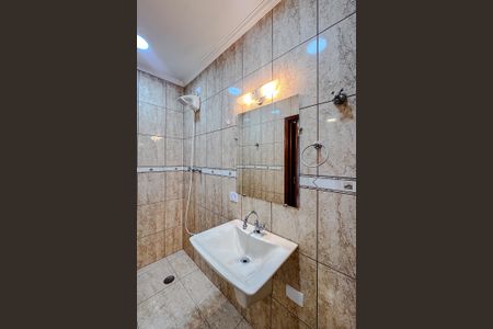 Casa à venda com 385m², 4 quartos e 4 vagasBanheiro da Suíte 2