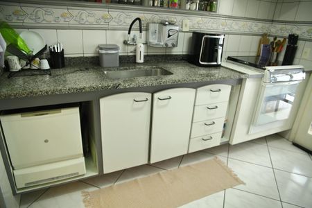 Casa de condomínio à venda com 100m², 3 quartos e 2 vagasCozinha 