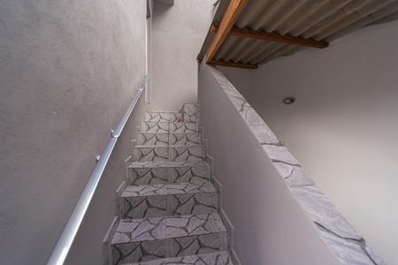 Casa para alugar com 80m², 3 quartos e 1 vaga Casa para alugar com 80m², 3 quartos e 1 vagaEscada