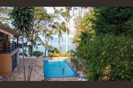 Casa à venda com 450m², 3 quartos e 4 vagasPiscina