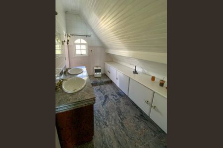 Casa à venda com 450m², 3 quartos e 4 vagasBanheiro