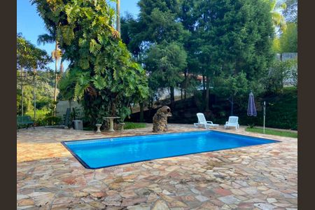 Casa à venda com 450m², 3 quartos e 4 vagasPiscina