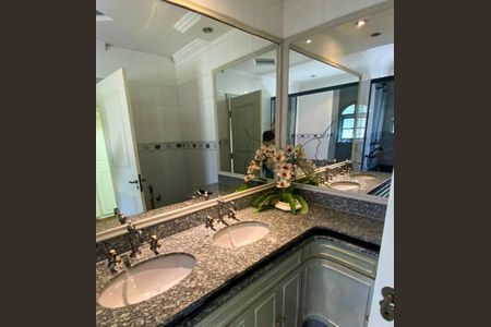 Casa à venda com 450m², 3 quartos e 4 vagasBanheiro