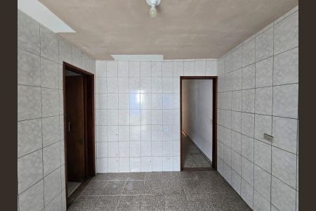 Casa para alugar com 250m², 2 quartos e 2 vagasCozinha 