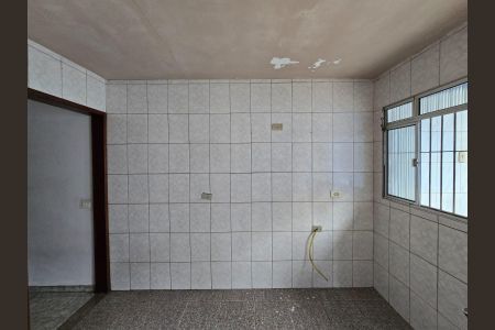 Casa para alugar com 250m², 2 quartos e 2 vagasCozinha 