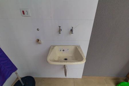 Casa à venda com 100m², 3 quartos e 3 vagas Casa à venda com 100m², 3 quartos e 3 vagasÁrea de Serviço