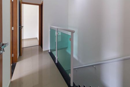 Casa à venda com 100m², 3 quartos e 3 vagas Casa à venda com 100m², 3 quartos e 3 vagasHall