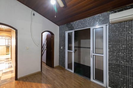 Suíte de casa para alugar com 5 quartos, 150m² em Conjunto Residencial José Bonifácio, São Paulo