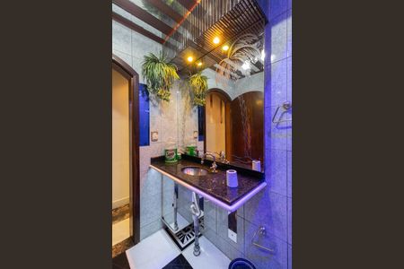 Casa para alugar com 150m², 5 quartos e 3 vagas Casa para alugar com 150m², 5 quartos e 3 vagasBanheiro 2