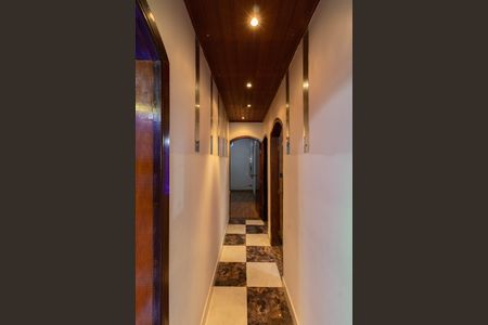 Casa para alugar com 150m², 5 quartos e 3 vagas Casa para alugar com 150m², 5 quartos e 3 vagasCorredor