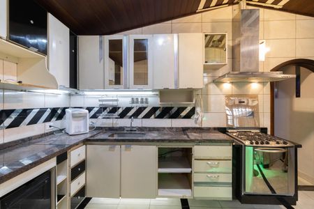 Casa para alugar com 150m², 5 quartos e 3 vagas Casa para alugar com 150m², 5 quartos e 3 vagasCozinha