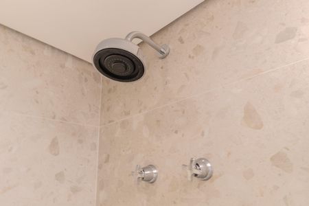 Apartamento para alugar com 55m², 2 quartos e 1 vaga Apartamento para alugar com 55m², 2 quartos e 1 vagaBanheiro da Suíte 1