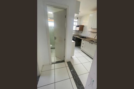 Corredor de apartamento para alugar com 2 quartos, 47m² em Jardim Gramacho, Duque de Caxias