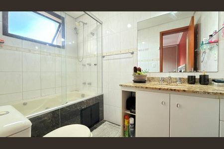 Banheiro 2 de apartamento para alugar com 3 quartos, 81m² em Passo d’Areia, Porto Alegre