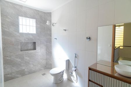 Casa para alugar com 160m², 2 quartos e 2 vagas Casa para alugar com 160m², 2 quartos e 2 vagasBanheiro