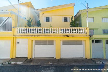 Casa para alugar com 160m², 2 quartos e 2 vagas Casa para alugar com 160m², 2 quartos e 2 vagasFachada