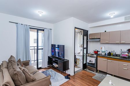 Sala e cozinha de apartamento para alugar com 2 quartos, 42m² em Vila Albertina, São Paulo