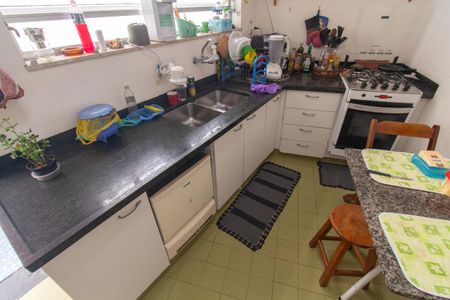 Casa para alugar com 230m², 3 quartos e 2 vagas Casa para alugar com 230m², 3 quartos e 2 vagasCozinha