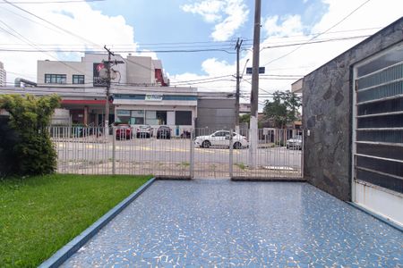 Casa para alugar com 230m², 3 quartos e 2 vagas Casa para alugar com 230m², 3 quartos e 2 vagasEntrada da casa