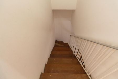 Casa para alugar com 230m², 3 quartos e 2 vagas Casa para alugar com 230m², 3 quartos e 2 vagasEscadas