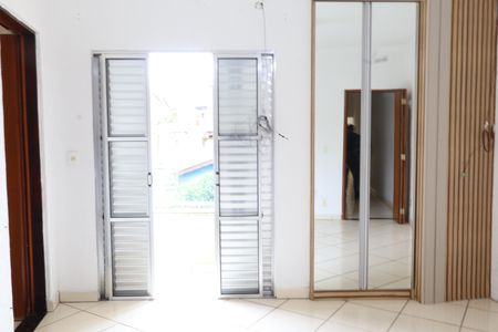 Quarto Suite de casa para alugar com 2 quartos, 250m² em Vila Ester, São Paulo