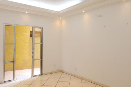 Casa para alugar com 250m², 2 quartos e 8 vagasSala