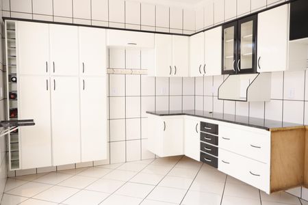 Casa para alugar com 250m², 2 quartos e 8 vagasCozinha