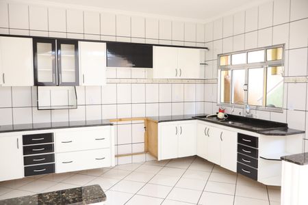 Casa para alugar com 250m², 2 quartos e 8 vagasCozinha