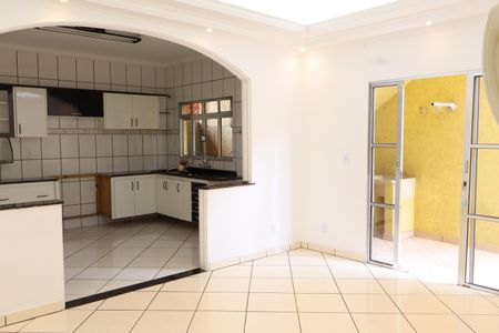 Sala de casa para alugar com 2 quartos, 250m² em Vila Ester, São Paulo