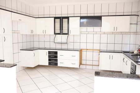 Casa para alugar com 250m², 2 quartos e 8 vagasCozinha