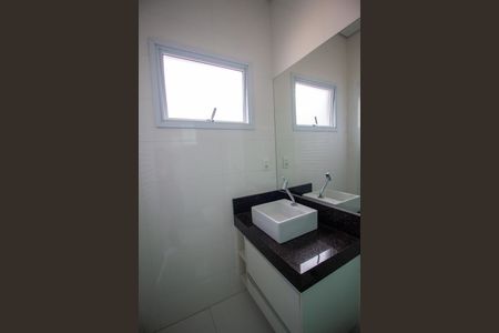 Casa de condomínio para alugar com 350m², 3 quartos e 4 vagasBanheiro