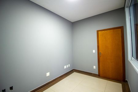 Casa de condomínio para alugar com 350m², 3 quartos e 4 vagasEscritório