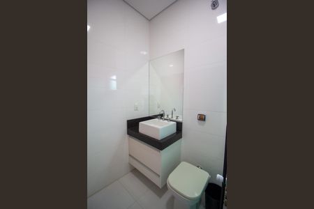 Casa de condomínio para alugar com 350m², 3 quartos e 4 vagasBanheiro da Suíte 2