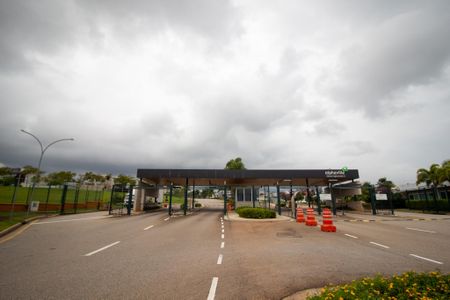 Casa de condomínio para alugar com 350m², 3 quartos e 4 vagasFachada e portaria