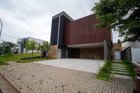 Casa de condomínio para alugar com 350m², 3 quartos e 4 vagasFachada