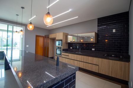 Casa de condomínio para alugar com 350m², 3 quartos e 4 vagasCozinha