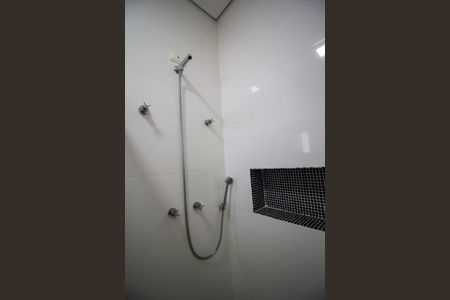 Casa de condomínio para alugar com 350m², 3 quartos e 4 vagasBanheiro de serviço