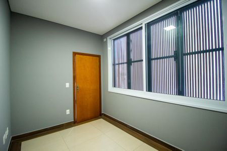 Casa de condomínio para alugar com 350m², 3 quartos e 4 vagasEscritório