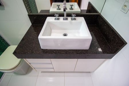 Casa de condomínio para alugar com 350m², 3 quartos e 4 vagasBanheiro da Suíte